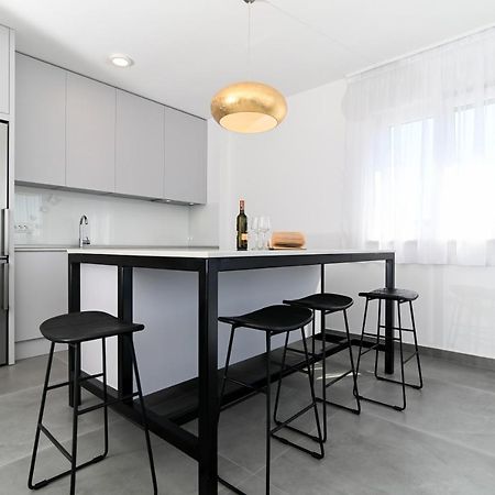 Apartment Laura, Free Parking, Balcony, 4 Ppl Трогир Екстериор снимка