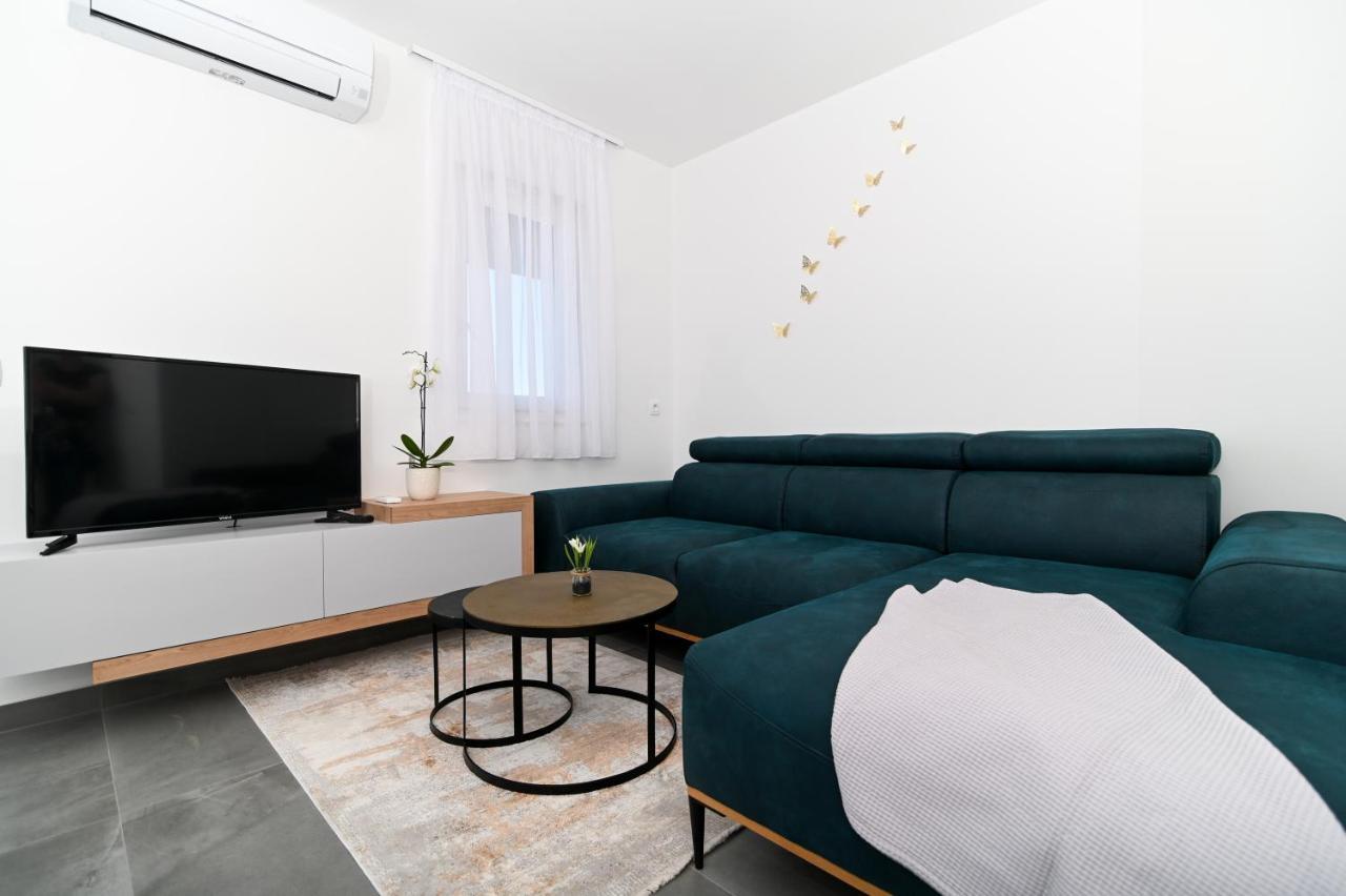 Apartment Laura, Free Parking, Balcony, 4 Ppl Трогир Екстериор снимка