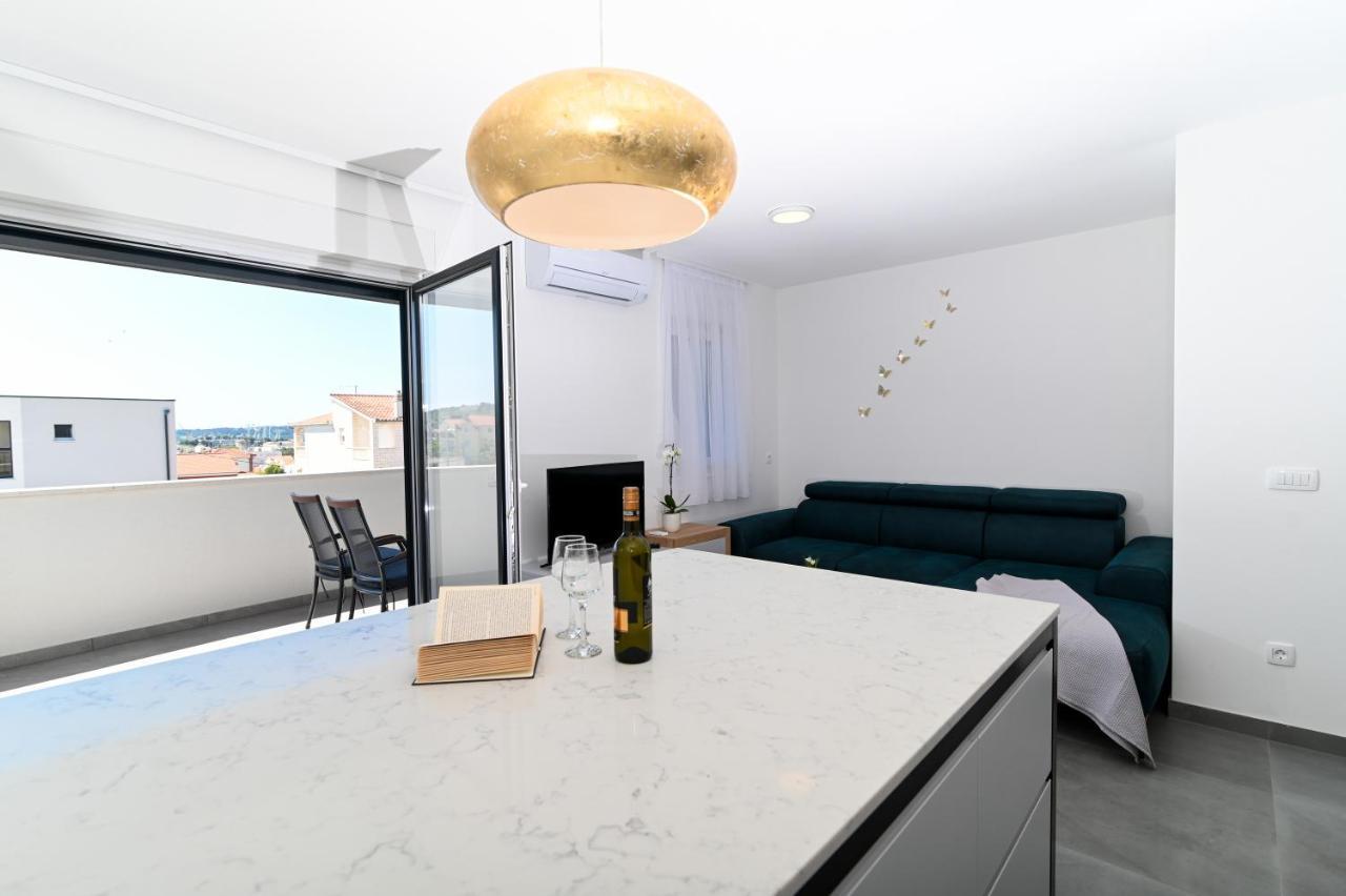Apartment Laura, Free Parking, Balcony, 4 Ppl Трогир Екстериор снимка