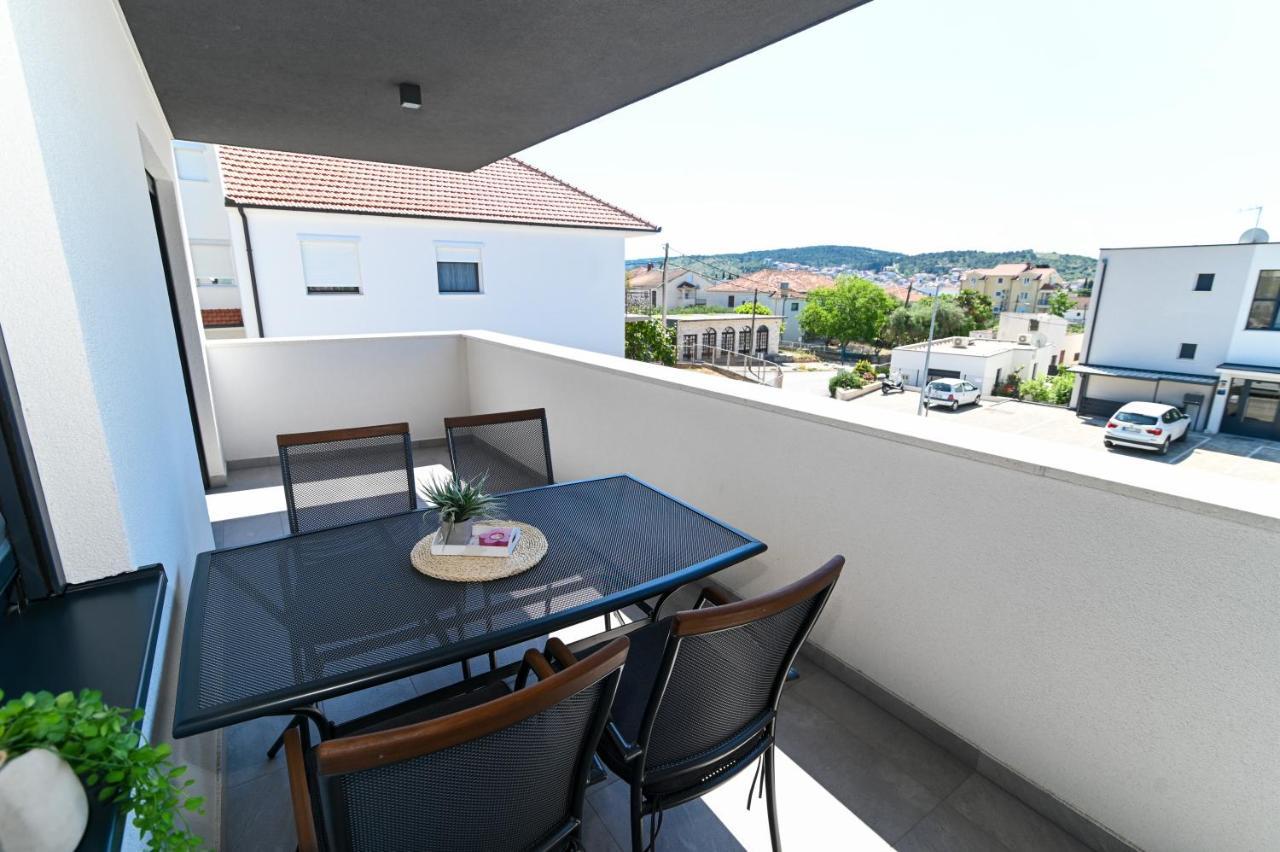 Apartment Laura, Free Parking, Balcony, 4 Ppl Трогир Екстериор снимка