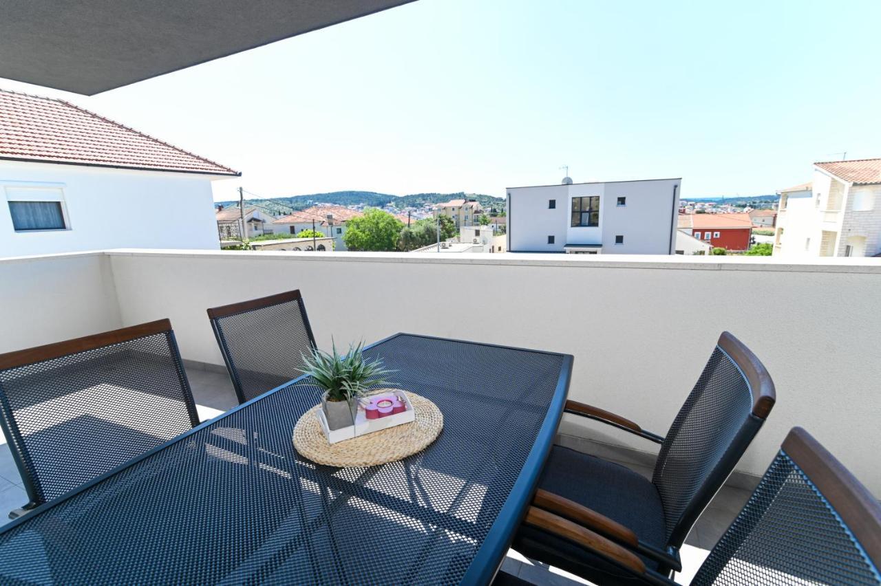 Apartment Laura, Free Parking, Balcony, 4 Ppl Трогир Екстериор снимка