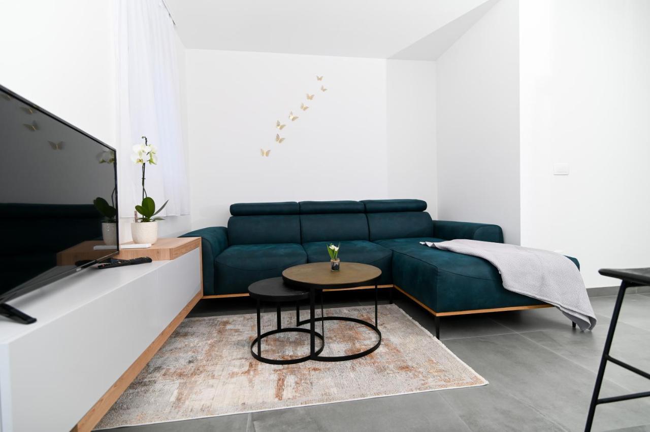 Apartment Laura, Free Parking, Balcony, 4 Ppl Трогир Екстериор снимка