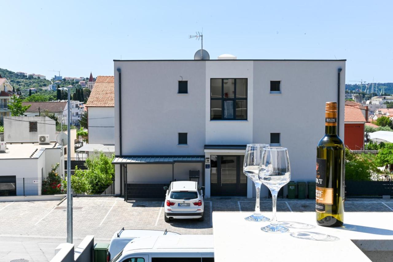 Apartment Laura, Free Parking, Balcony, 4 Ppl Трогир Екстериор снимка