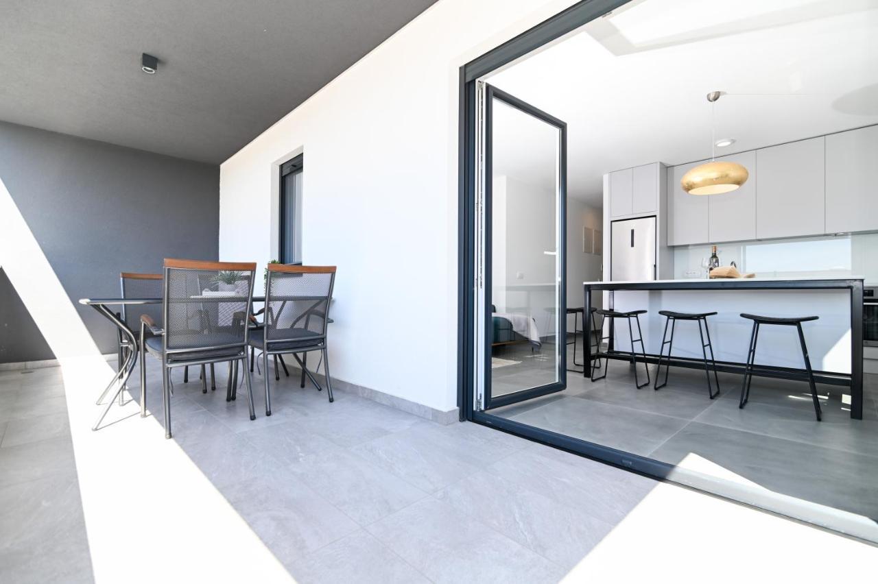 Apartment Laura, Free Parking, Balcony, 4 Ppl Трогир Екстериор снимка