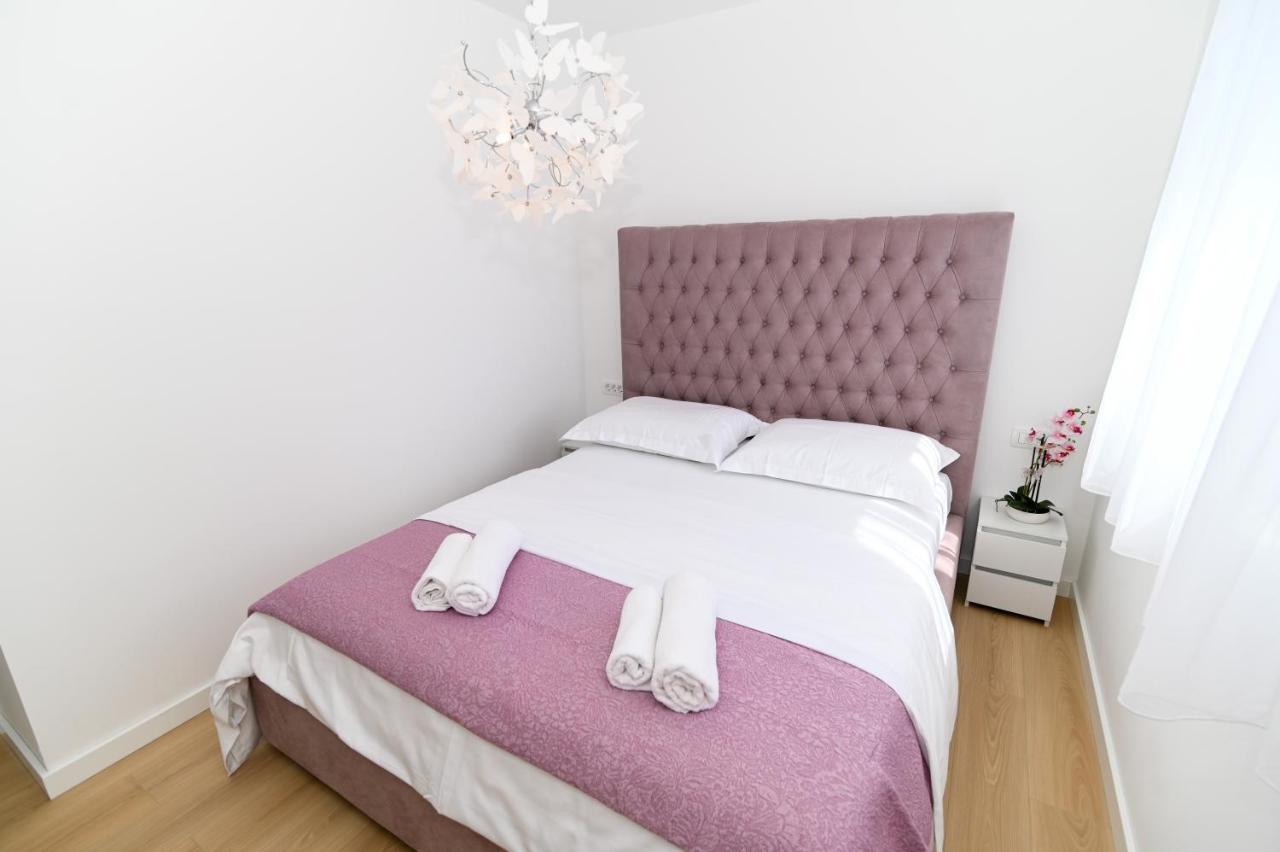 Apartment Laura, Free Parking, Balcony, 4 Ppl Трогир Екстериор снимка