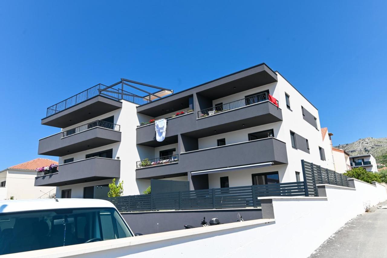 Apartment Laura, Free Parking, Balcony, 4 Ppl Трогир Екстериор снимка