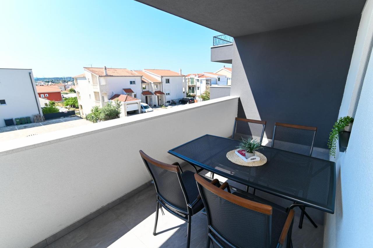 Apartment Laura, Free Parking, Balcony, 4 Ppl Трогир Екстериор снимка