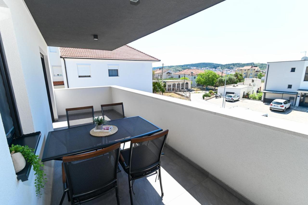 Apartment Laura, Free Parking, Balcony, 4 Ppl Трогир Екстериор снимка