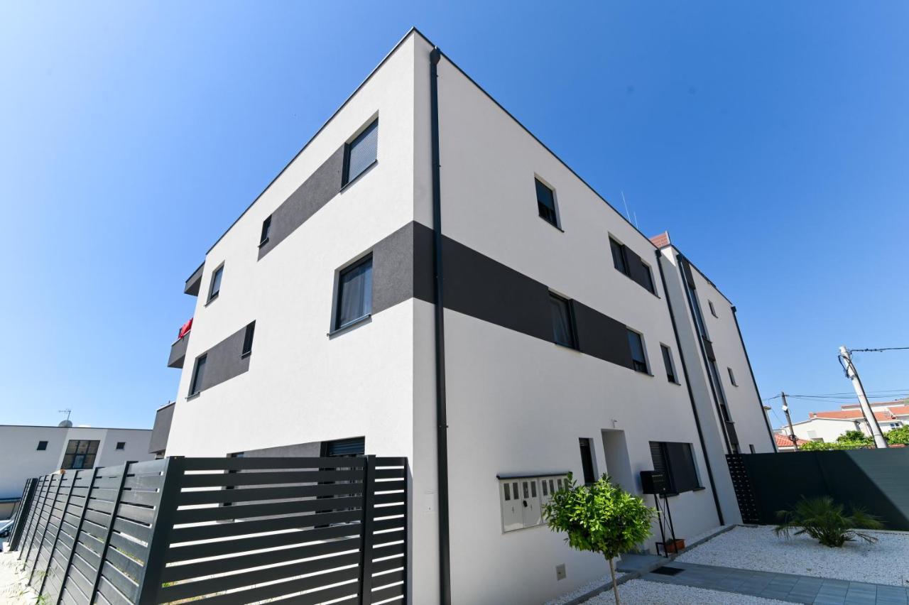 Apartment Laura, Free Parking, Balcony, 4 Ppl Трогир Екстериор снимка